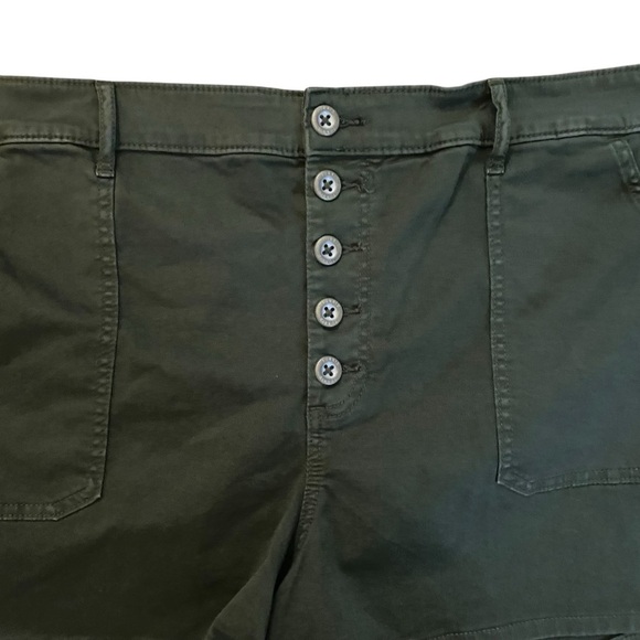 NWT Torrid Army Green Button Up Cargo Shorts Summer Casual Vacation Plus Size - Picture 3 of 9